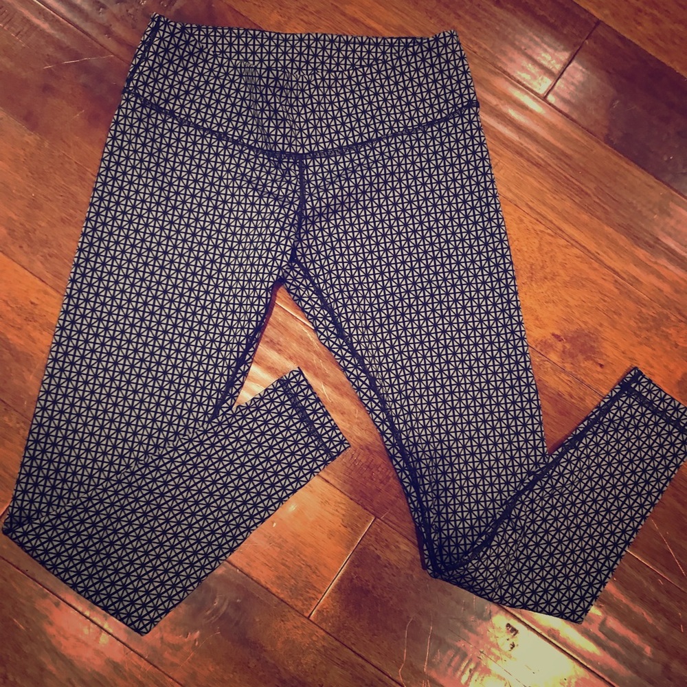 Lululemon Black and White Leggings size 8